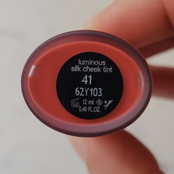 Giorgio Armani Luminous Silk Cheek Tint Liquid Blush: 41 Flaming Red - Picture 4 of 6